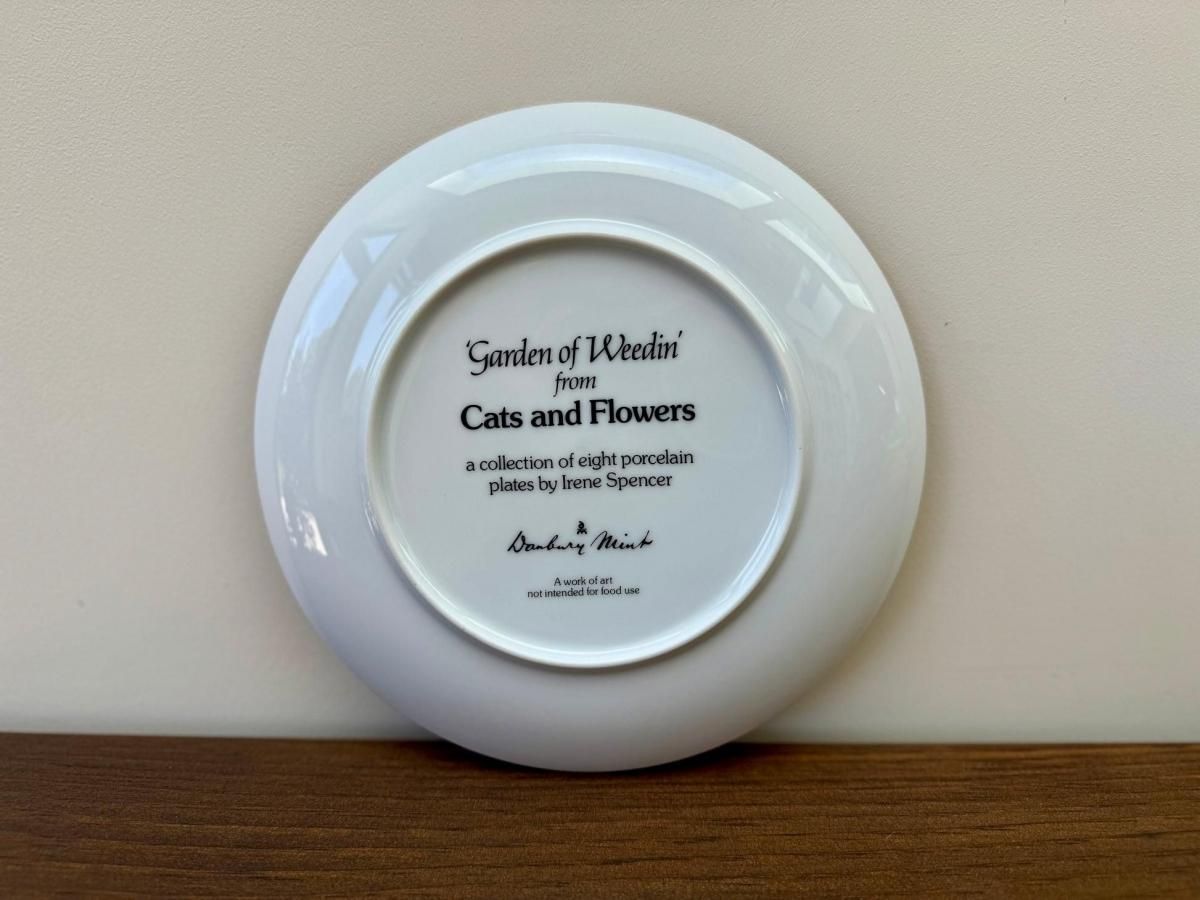 英国製アンティーク猫と蝶の絵皿