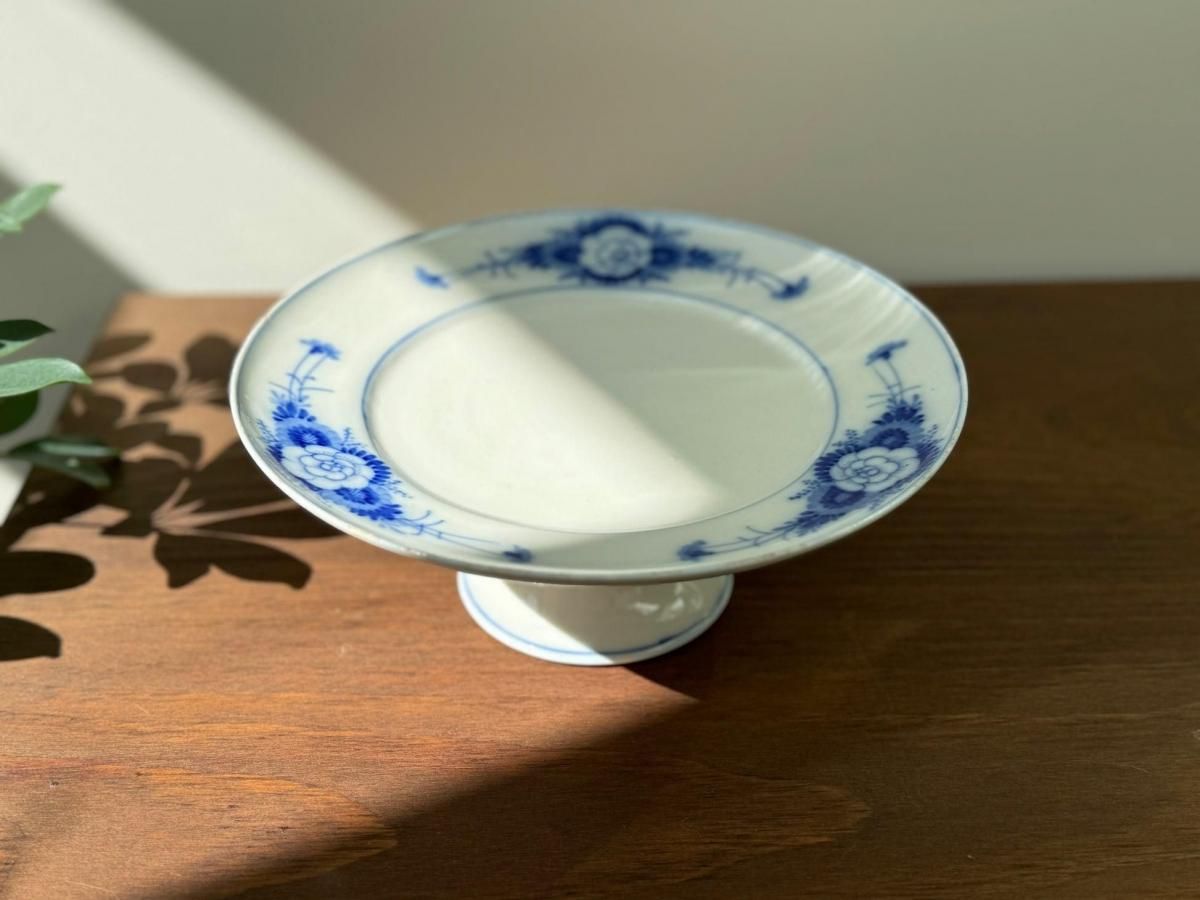 青い花柄の英国製アンティークケーキスタンド