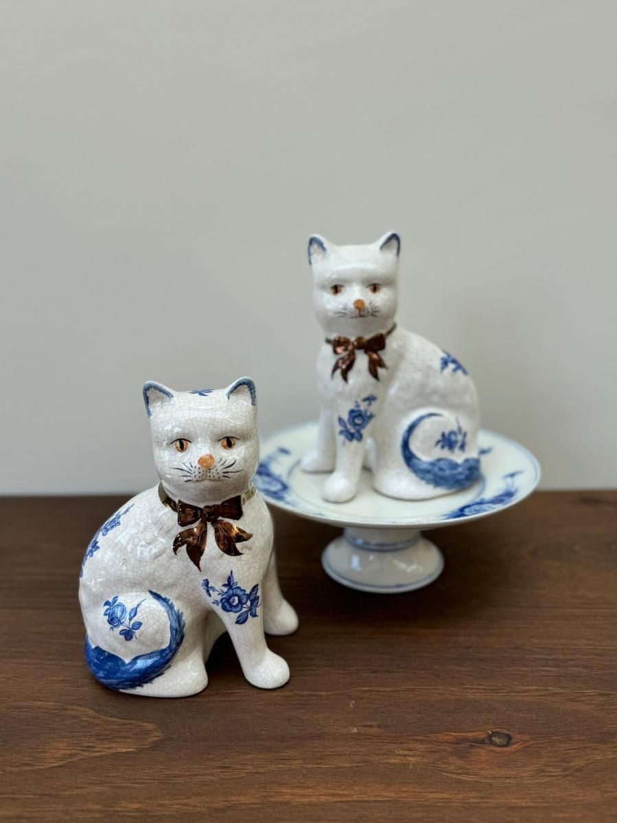 青い花柄が美しいアンティークの脚付きケーキスタンド - ANTIQUE