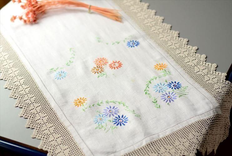お花＆イニシャルの刺繍入りのアンティークハンガリーリネン(d