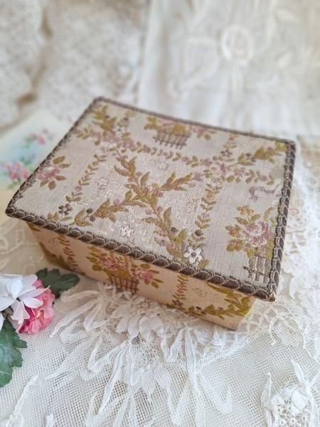 花かご柄カルトナージュボックス - ANTIQUE LEAVES 花かご柄カルトナージュボックス - ANTIQUE LEAVES