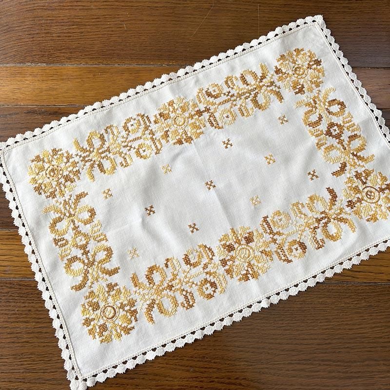 テーブルマット テーブルセンター 手刺繍 クロスステッチ テーブルマット テーブルセンター 手刺繍 クロスステッチ