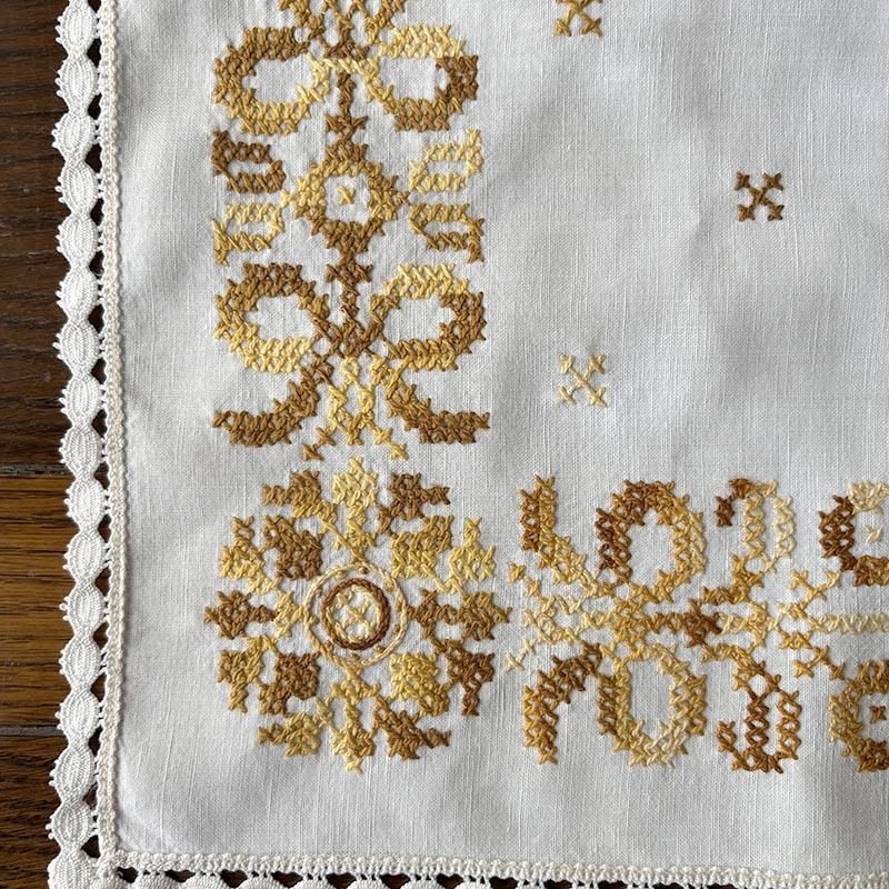 テーブルマット テーブルセンター 手刺繍 クロスステッチ テーブルマット テーブルセンター 手刺繍 クロスステッチ