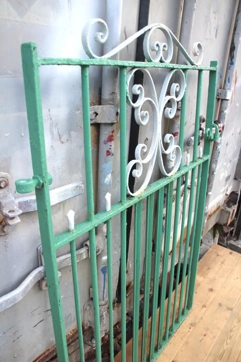 ヴィンテージアイアンゲート 英国製アンティークアイアンゲート｜ミントグリーン×優美デザイン