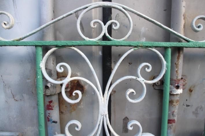 英国製アンティークアイアンゲート｜ミントグリーン×優美デザイン