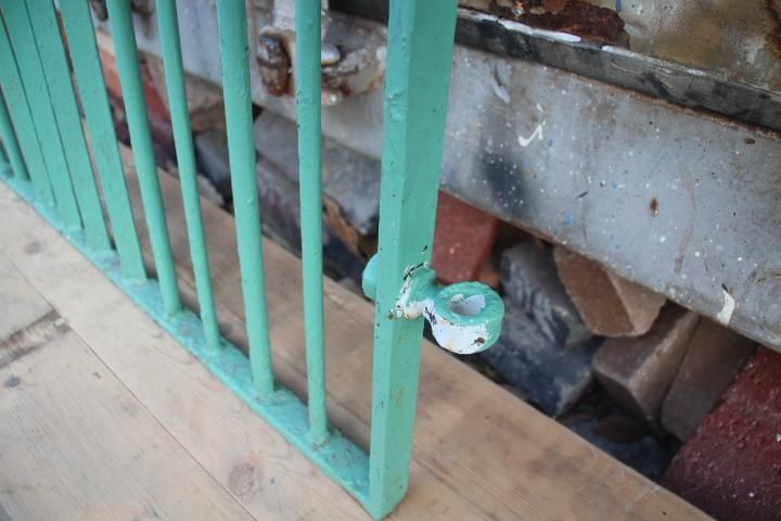 英国製アンティークアイアンゲート｜ミントグリーン×優美デザイン