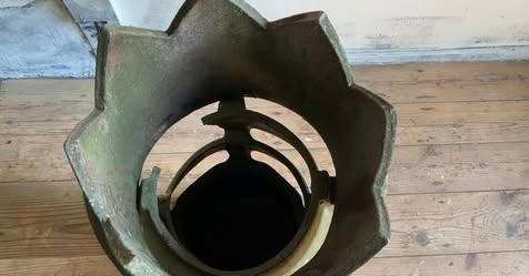 英国製アンティークチムニーポット｜王冠デザイン×ガーデンオブジェ