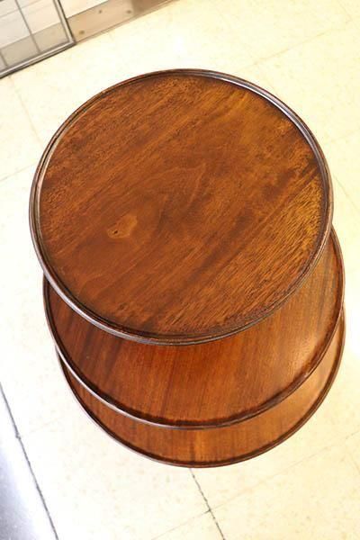 英国製マホガニーの3段式ダムウェイター