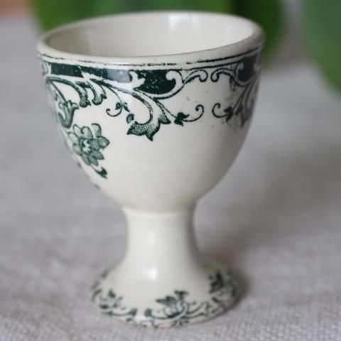 フランス製1900年代初頭の花柄アンティークエッグカップ