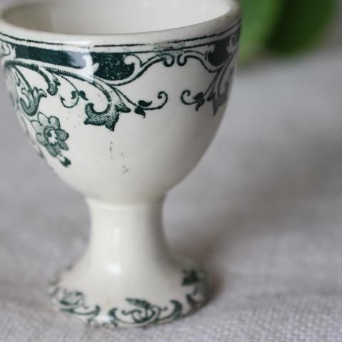 フランス製1900年代初頭の花柄アンティークエッグカップ