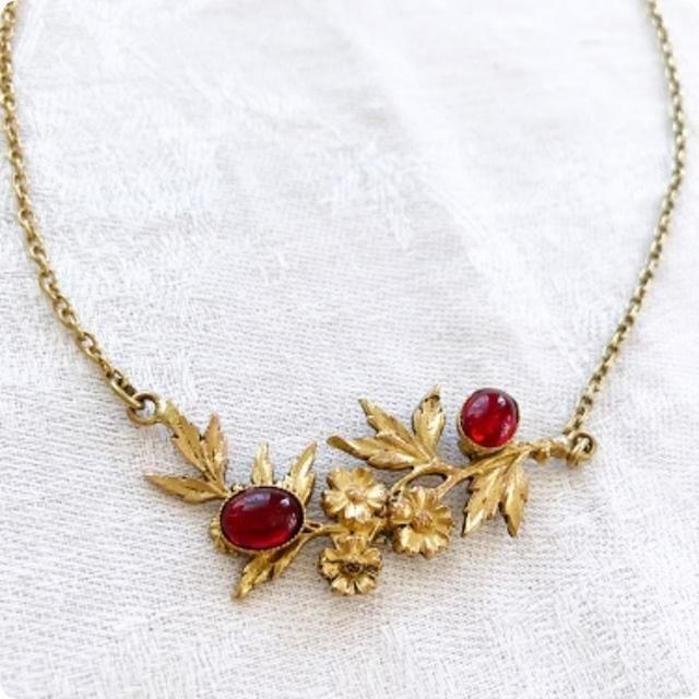 フランス直輸入の赤い宝石が美しい ヴィンテージネックレス