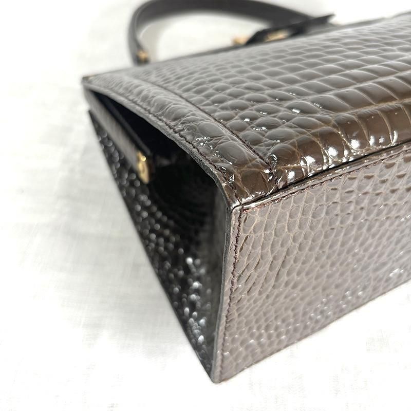 クロコダイルのブラウンハンドバッグ 艶やかなデザイン レトロファッション