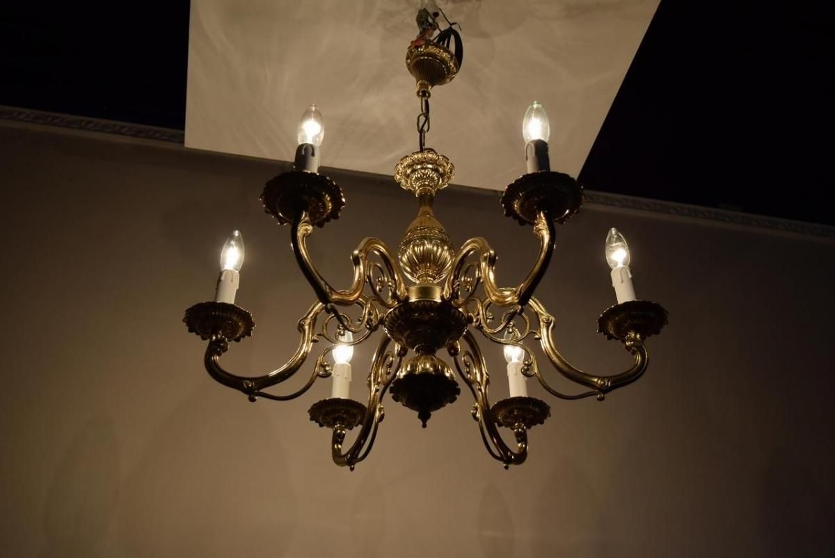 フランス製真鍮のシャンデリア｜1930年代の優雅な光を灯す