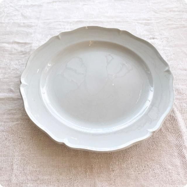 フランス直輸入 透き通る美しさ ペールブルー 花リム 平皿