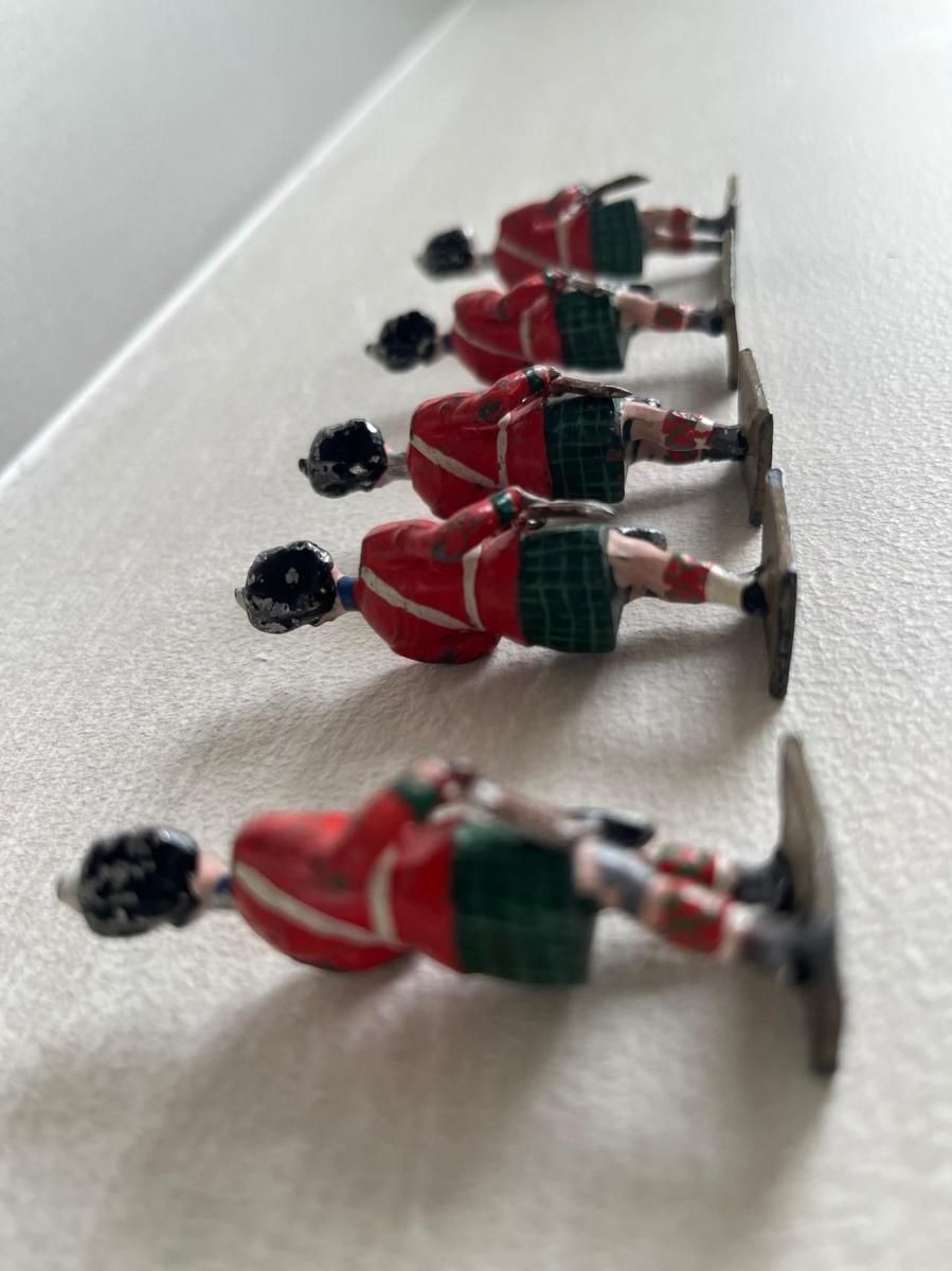 ミニチュアのフィギュア　5パーツ 音楽隊　イギリス兵隊 ミニチュアのフィギュア 5パーツ 音楽隊 イギリス兵隊