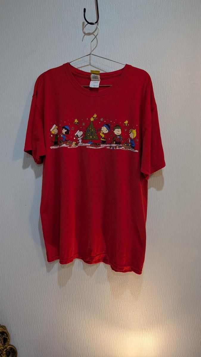 ヴィンテージ赤スヌーピーTシャツ 可愛さ溢れる一枚