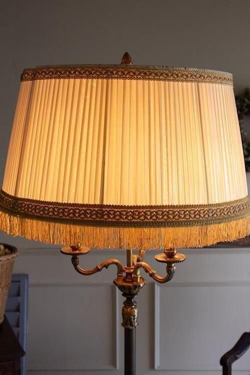 フランス製アンティーク、風格あるフロアランプ