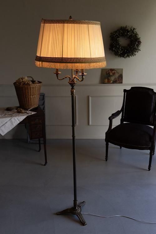 フランス製アンティーク、風格あるフロアランプ