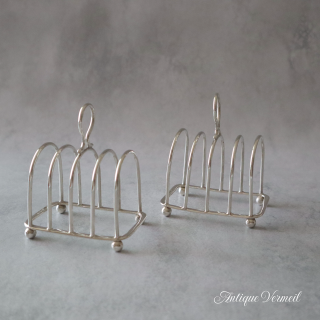 トーストラック(1930年代) ランチョウマット サービスでミルクポット付き 希少な英国製アンティークシルバートーストラック1907年