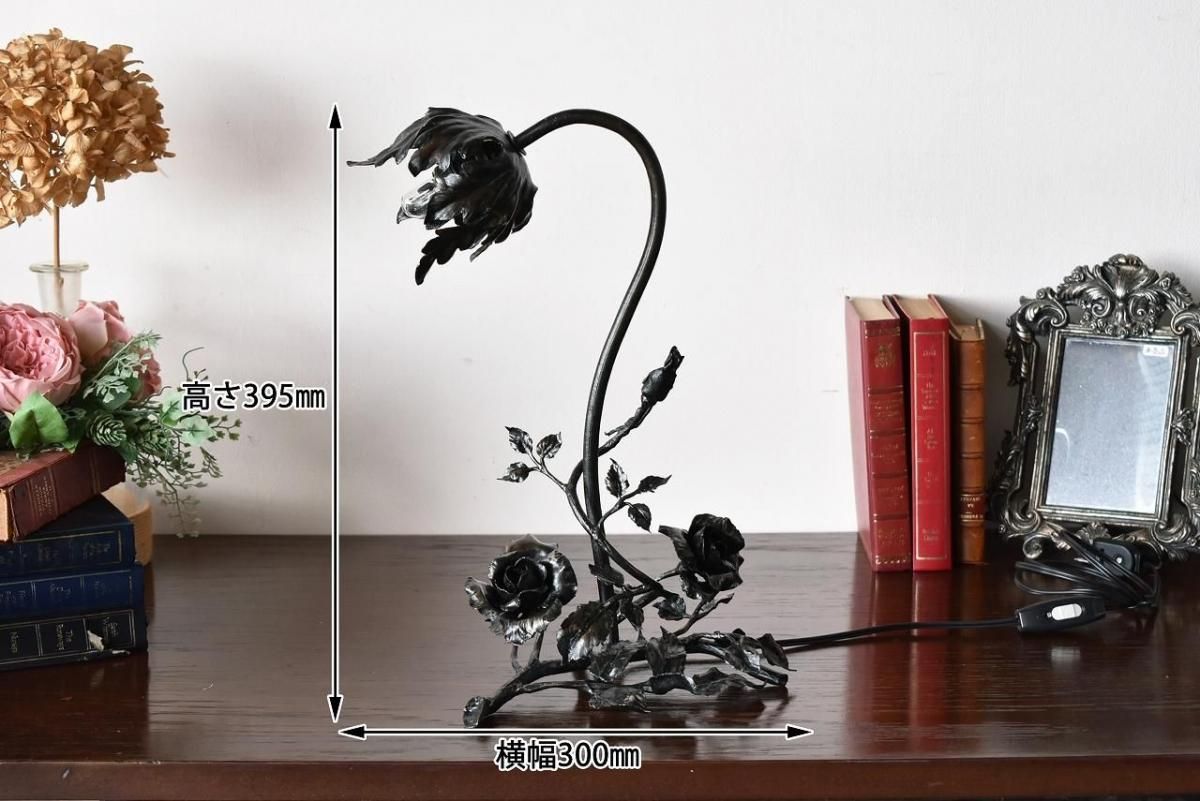 バラの花があしらわれた1灯式アイアンスタンドランプ【sl131-1