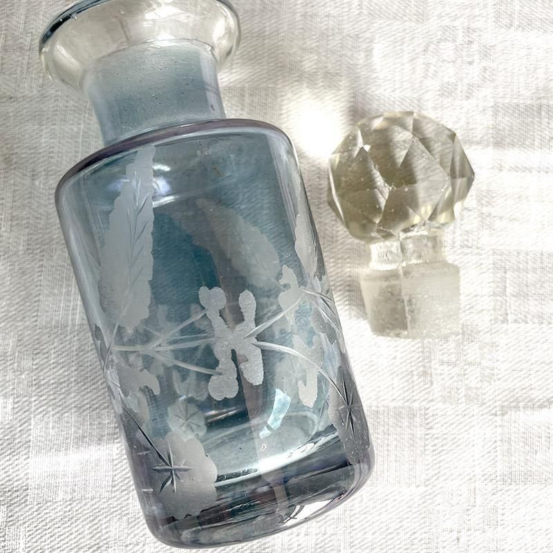 ボタニカル柄の香水瓶（大） パールブルー