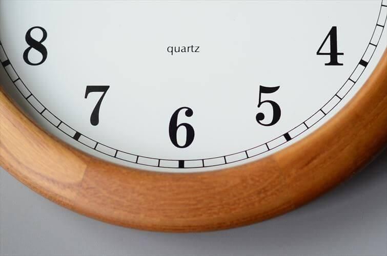 北欧　ドイツ製　オーク　楢無垢材　ユンハンス　壁掛け　時計　ウォール　クロック ドイツ製ユンハンスオークラウンド壁時計