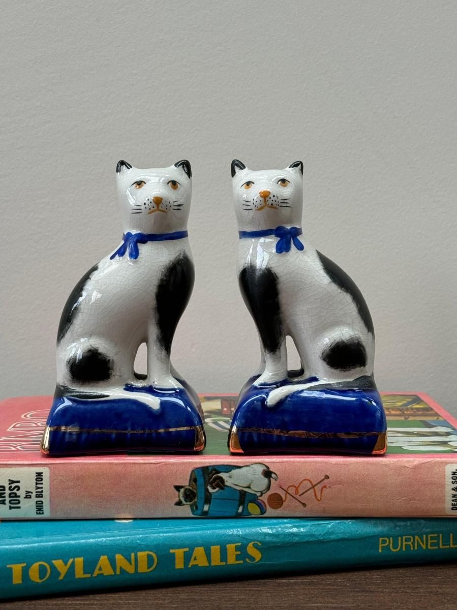 1880's 19世紀 英国ヴィンテージ スタッフォードシャーキャット ペア陶器 ヴィンテージ英国製スタッフォードシャー猫置物 薔薇柄