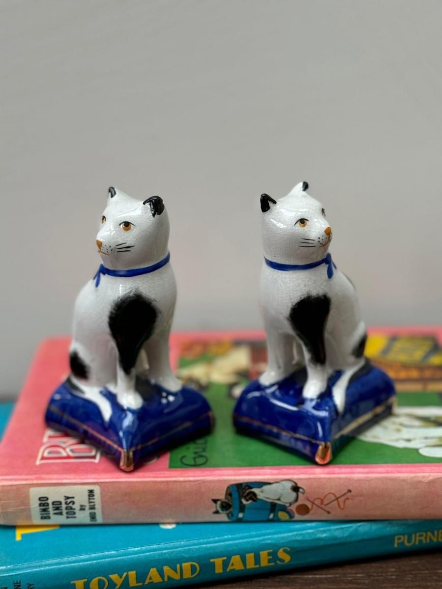 ヴィンテージ スタッフォードシャー猫のペア