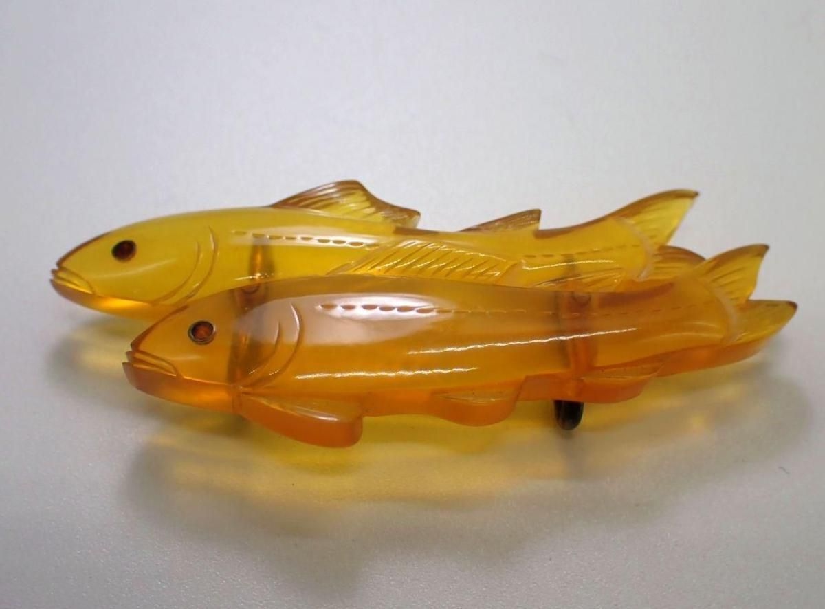 白甲「双鯉」帯留 アンティーク巻き尺