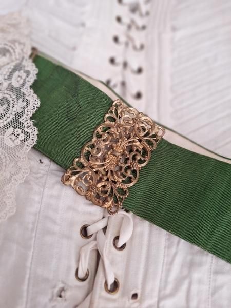 アンティークバックル付ベルト - ANTIQUE LEAVES