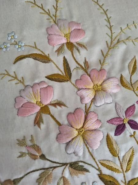 花柄刺繍ハンキーケース アンティーク フランス 蚤の市 アンティーク刺繍ハンキーケース - ANTIQUE LEAVES