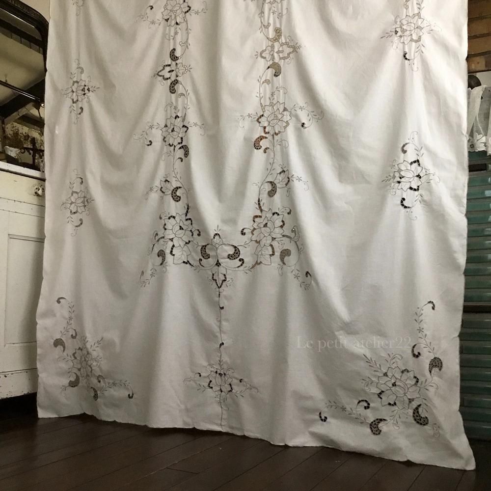 フランスアンティークஐ⋆*花柄刺繍のテーブルクロス フランスアンティークஐ⋆*クッタリ花柄刺繍テーブルクロス 今日