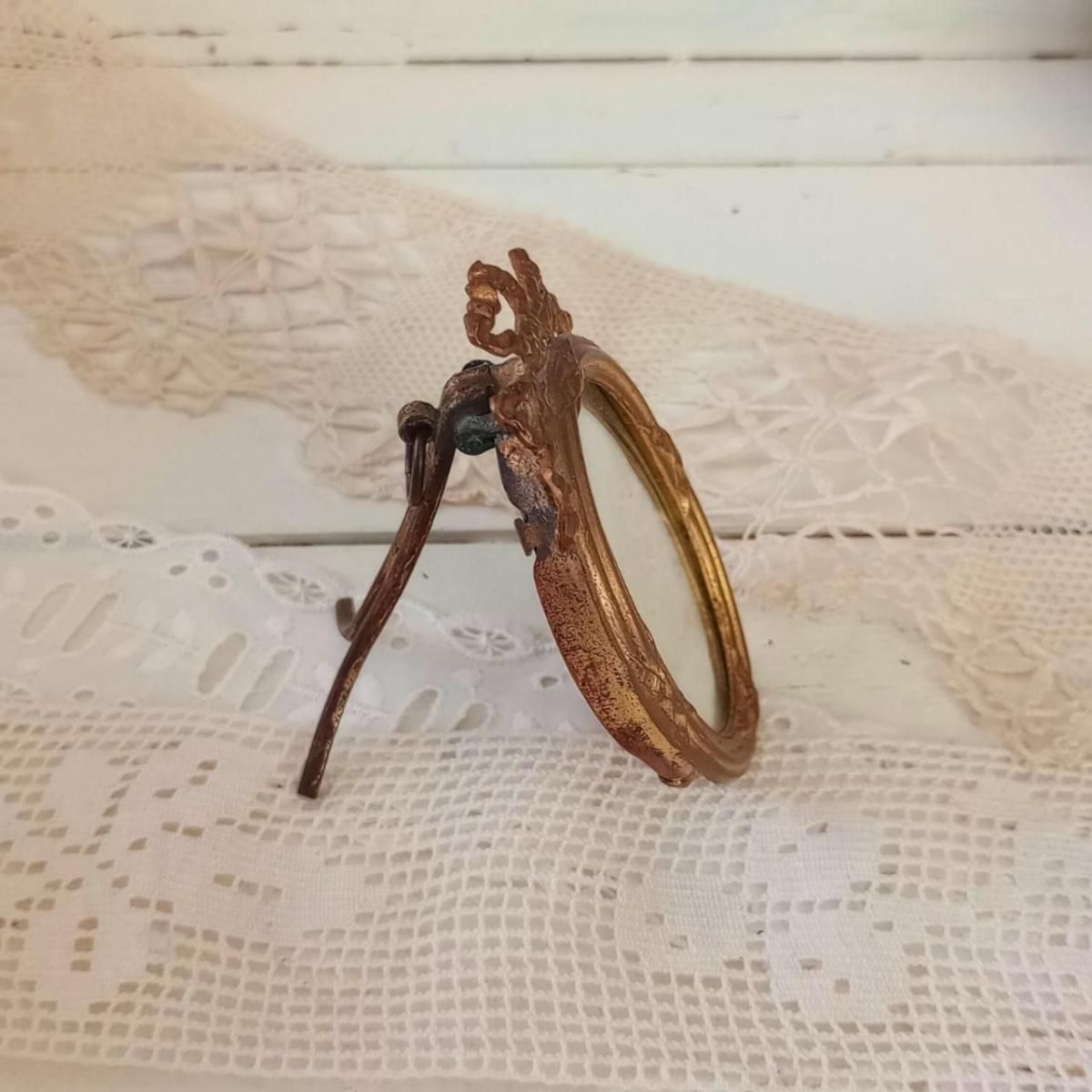 フランスアンティークの可憐なフォトフレーム