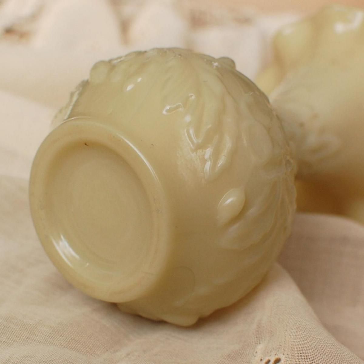 フランスヴィンテージ オパリンガラスの花瓶 白系 ホワイト 葡萄 装飾 フランスヴィンテージ オパリンガラスの花瓶 白系 ホワイト 葡萄