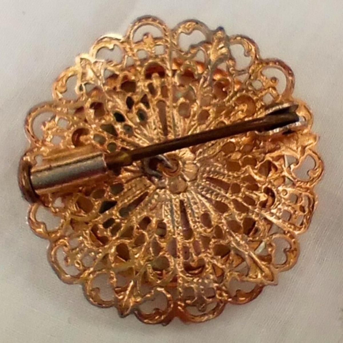 アンティークブローチ、フランス製品の可憐さ