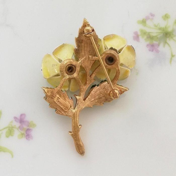 トリファリ製可愛らしいイエローエナメル薔薇ブローチ