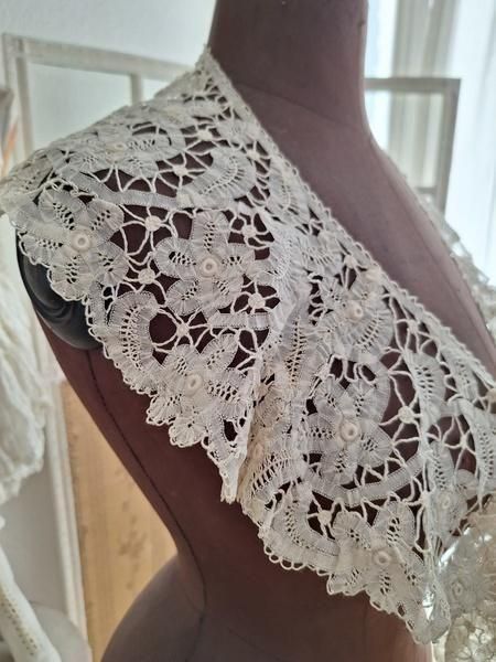 アンティークバッテンブルグレース付け襟 - ANTIQUE LEAVES