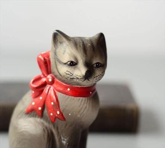 ドイツ製 赤いリボンのネコ 陶器フィギュア