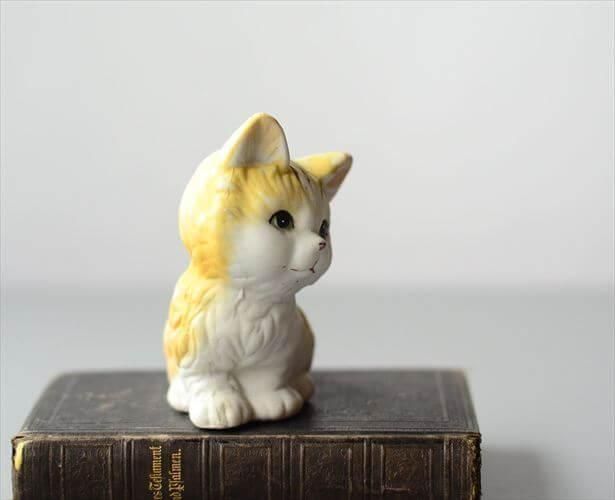イタリア製　ビンテージ　陶器　手彩色　蝶ネクタイ　座り猫　オブジェ イタリア製 ビンテージ 陶器 手彩色 蝶ネクタイ 座り猫 オブジェ