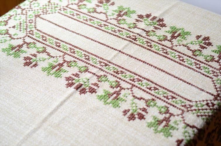 アンティーク　ヴィンテージ　テーブルクロス　刺繍 ヴィンテージドイツ製刺繍テーブルクロス豊かな風合い