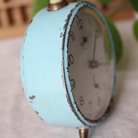 フランス製JAZヴィンテージ目覚ましの素朴な味わい