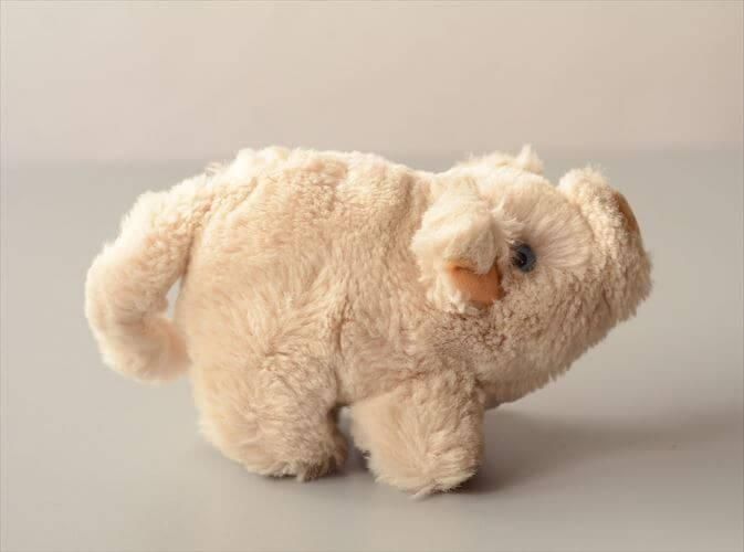 ドイツ製アンティークぬいぐるみ コブタの希少な魅力