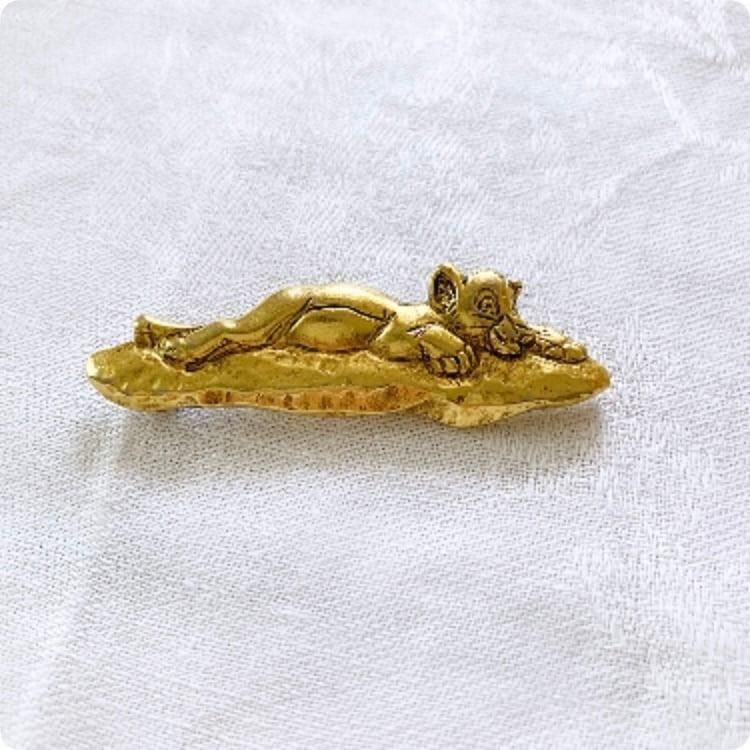 フランス製可愛らしい Disneyライオンキング ヴィンテージブローチ