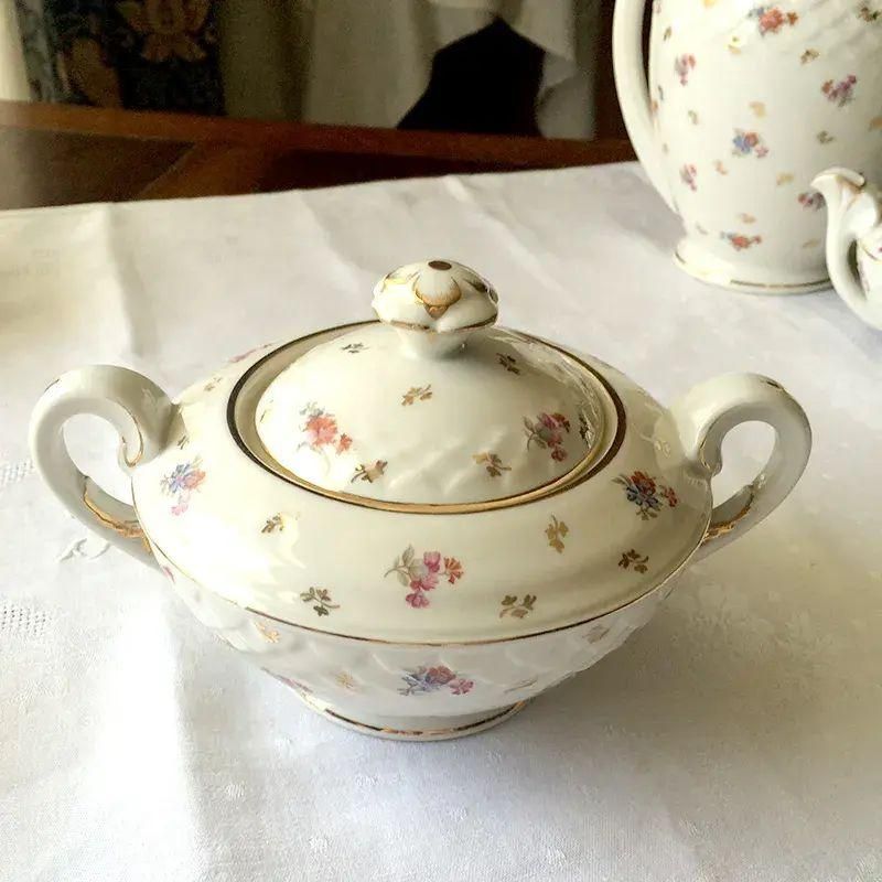 可憐な花柄のリモージュ シュガーポット