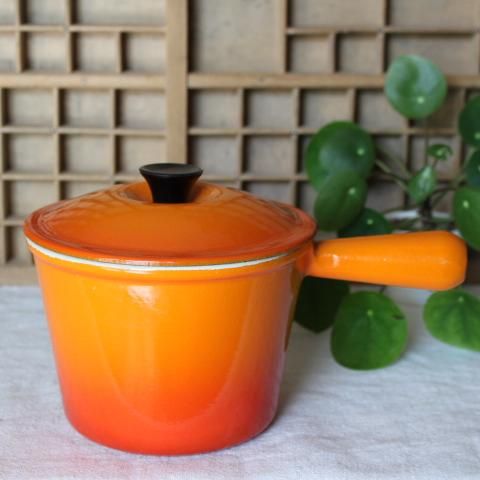 フランス製ヴィンテージルクルーゼの魅力的なポット