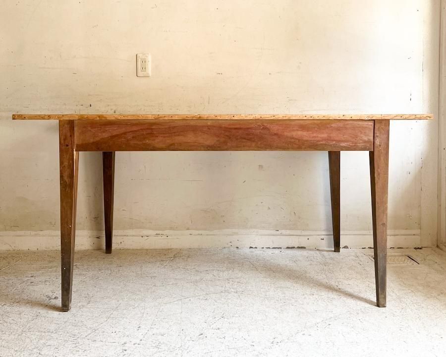 フランス製アンティークの重厚な無垢材テーブル