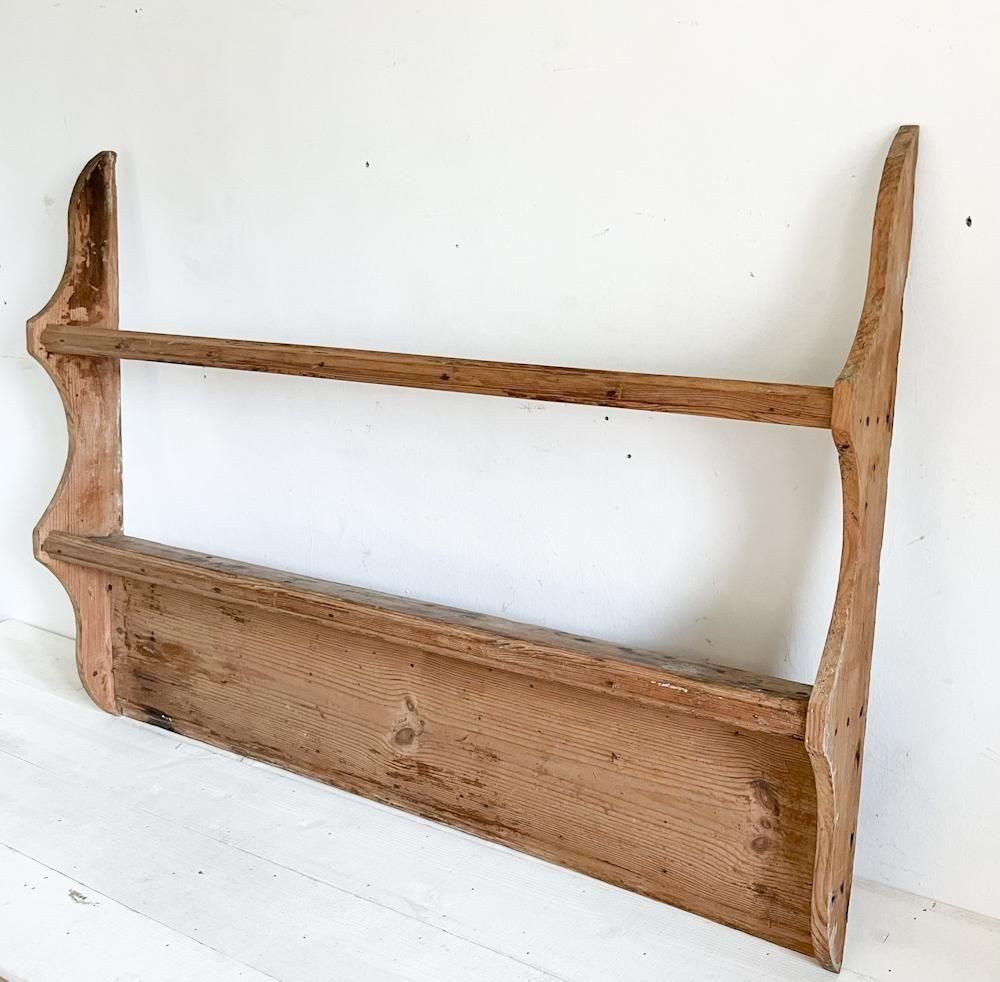 フランス製アンティークパインの壁付けシェルフ