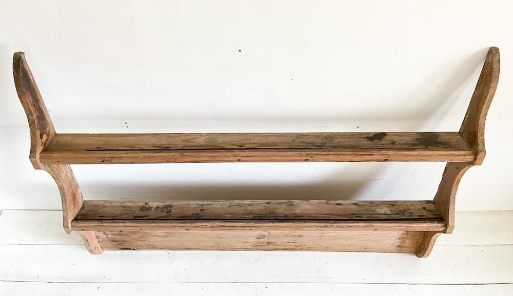 フランス製アンティークパインの壁付けシェルフ