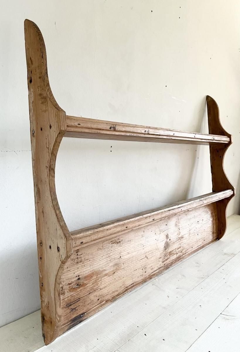 フランス製アンティークパインの壁付けシェルフ