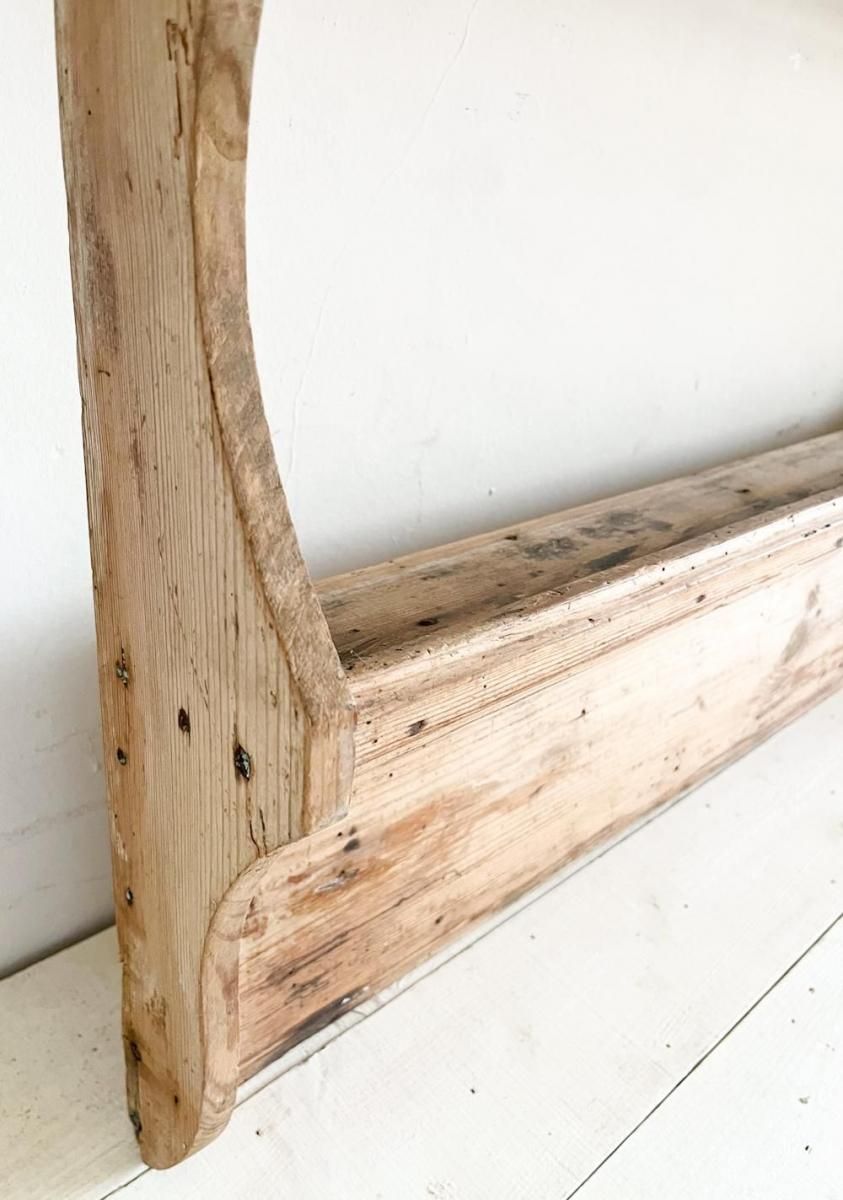 フランス製アンティークパインの壁付けシェルフ